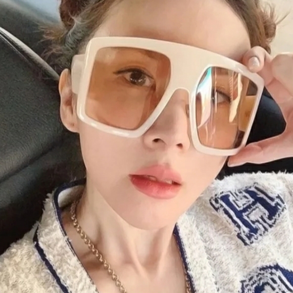 🤍White & Tea Visor Sunglasses🤍 - Picture 5 of 8